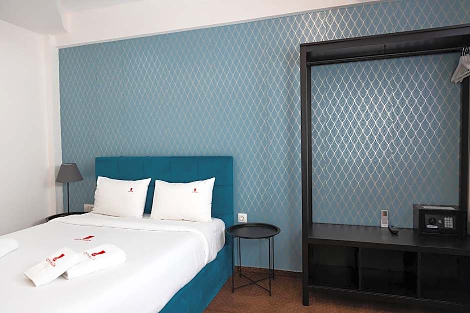 City Plaza Apartments & Rooms