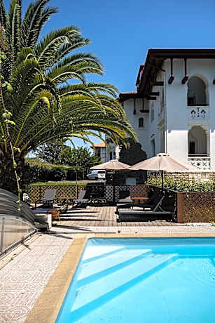 Résidence Château d'Acotz - Appartements avec piscine à 300m des Plages & Océan