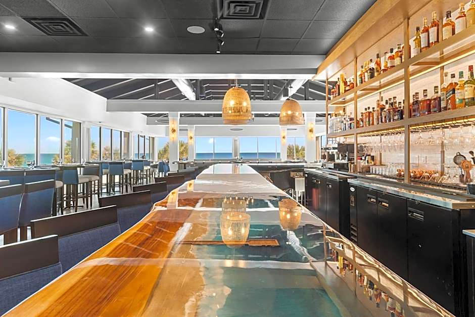 Oceanfront Litchfield Inn