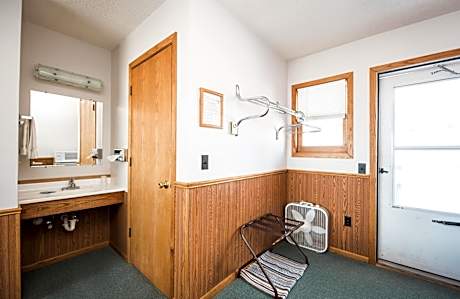 Quadruple Room with Private Bathroom
