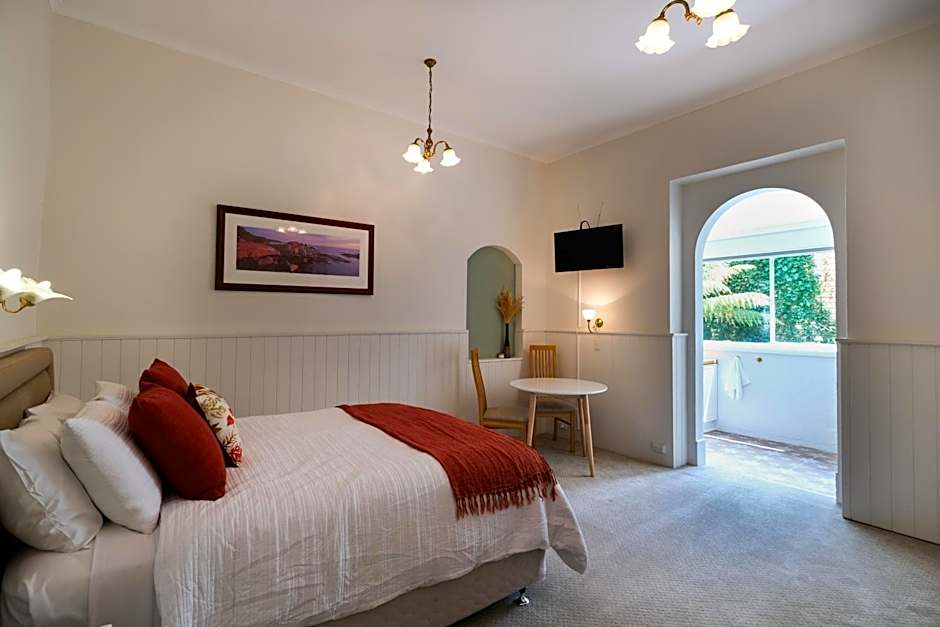 Photo 1 of 9 of Deluxe Studio 1 Queen Bed