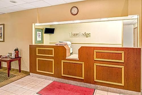 Travelodge by Wyndham Lincoln Airport I-80