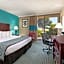 Howard Johnson by Wyndham Arlington Ballpark / Six Flags