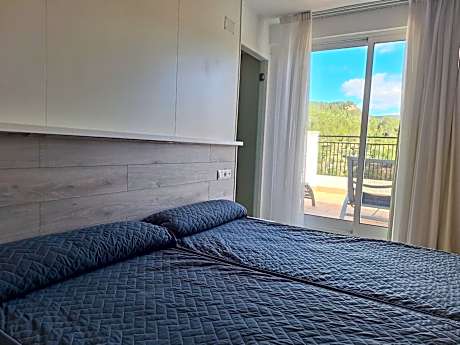 SUPERIOR ROOM WITH TERRACE AND RIVER VIEWS