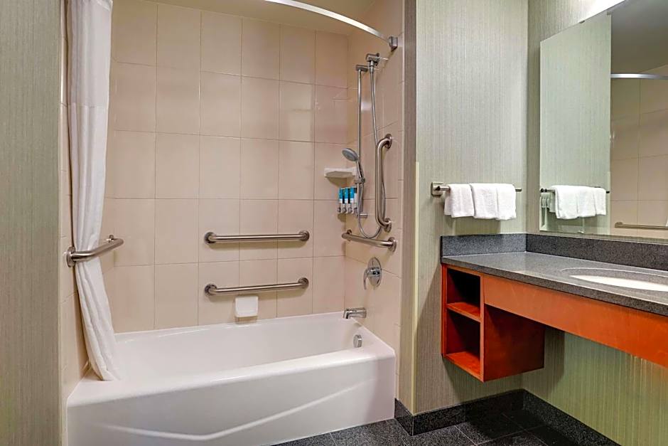 Drury Inn & Suites Grand Rapids