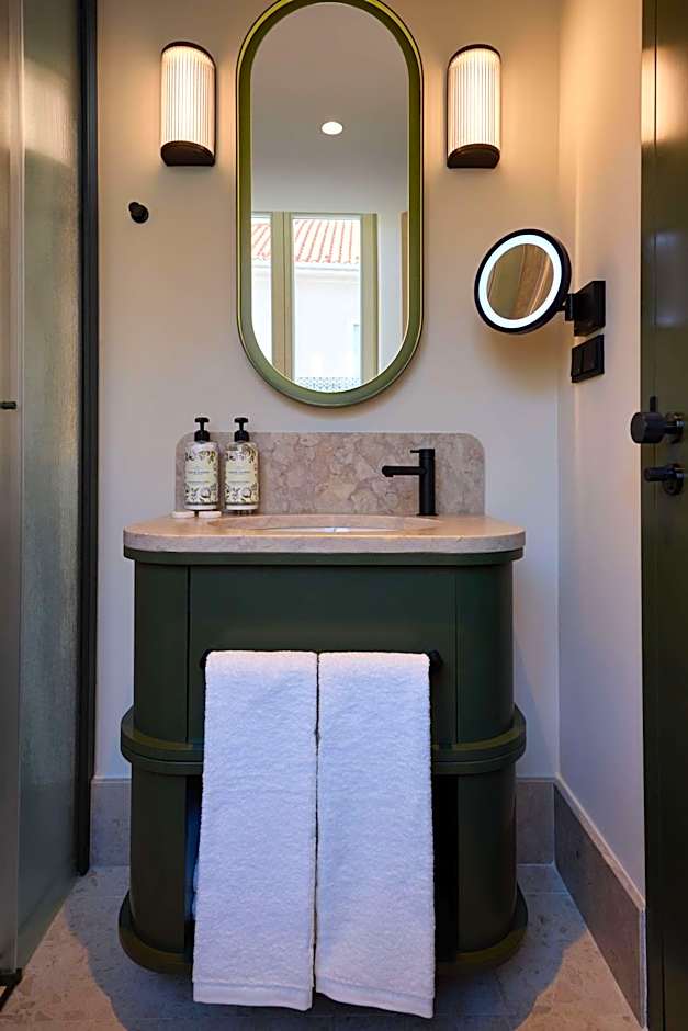 Duo Hotel Lisbon, Curio Collection by Hilton