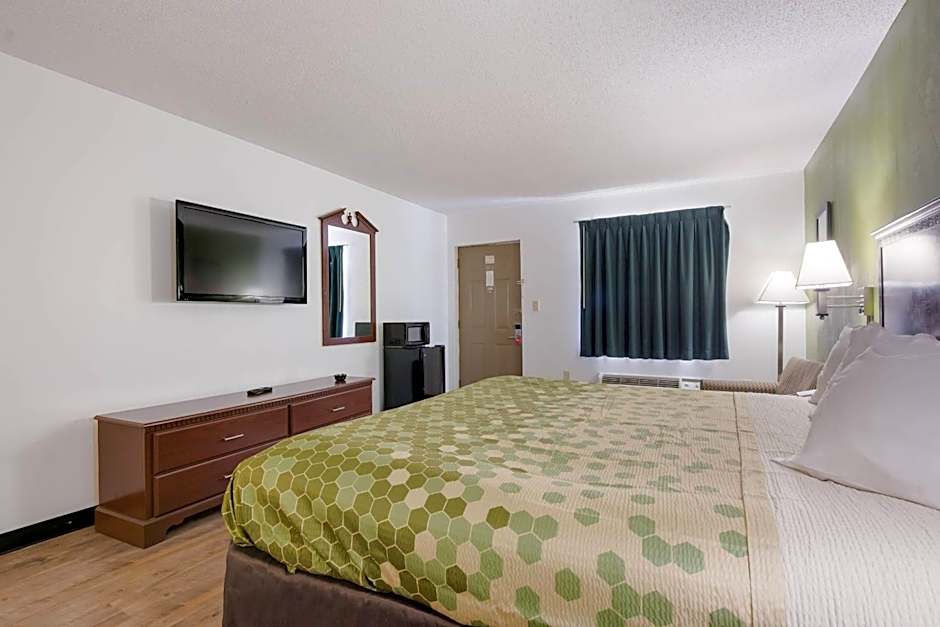 Econo Lodge Inn & Suites Knoxville East