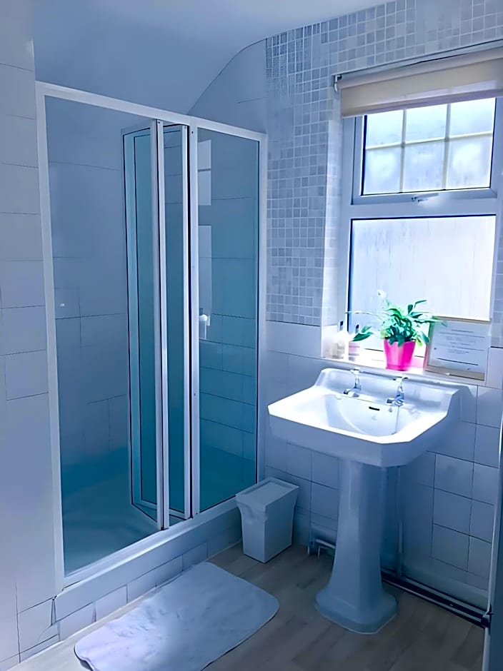 Hollybush Guest House