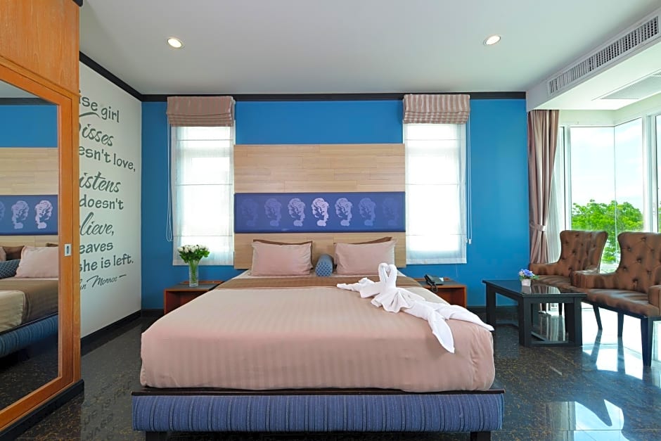 The River Scene Hotel