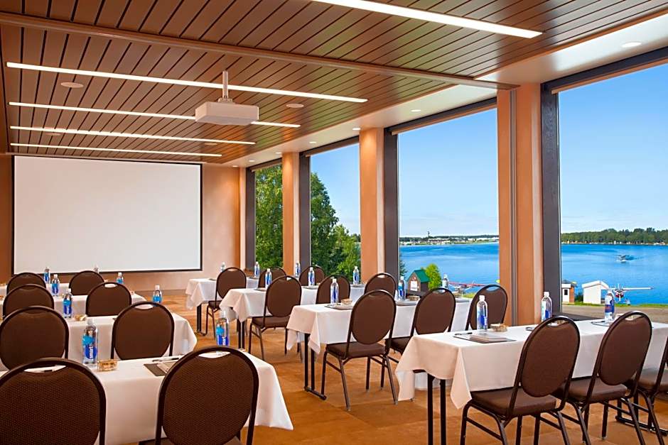 The Lakefront Anchorage - A Millennium Hotel