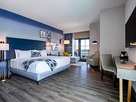 Premium King Room with Bay View - Mobility Accessible Tub