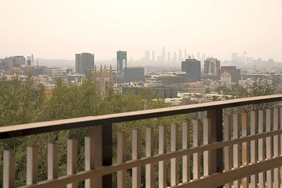 Hollywood Hills Hotel