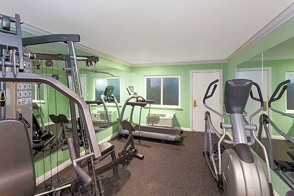 Travelodge by Wyndham Orange County Airport/ Costa Mesa
