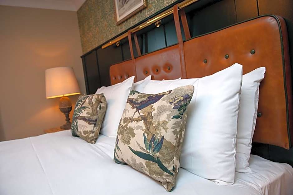 The Red Lion Inn by Chef & Brewer Collection