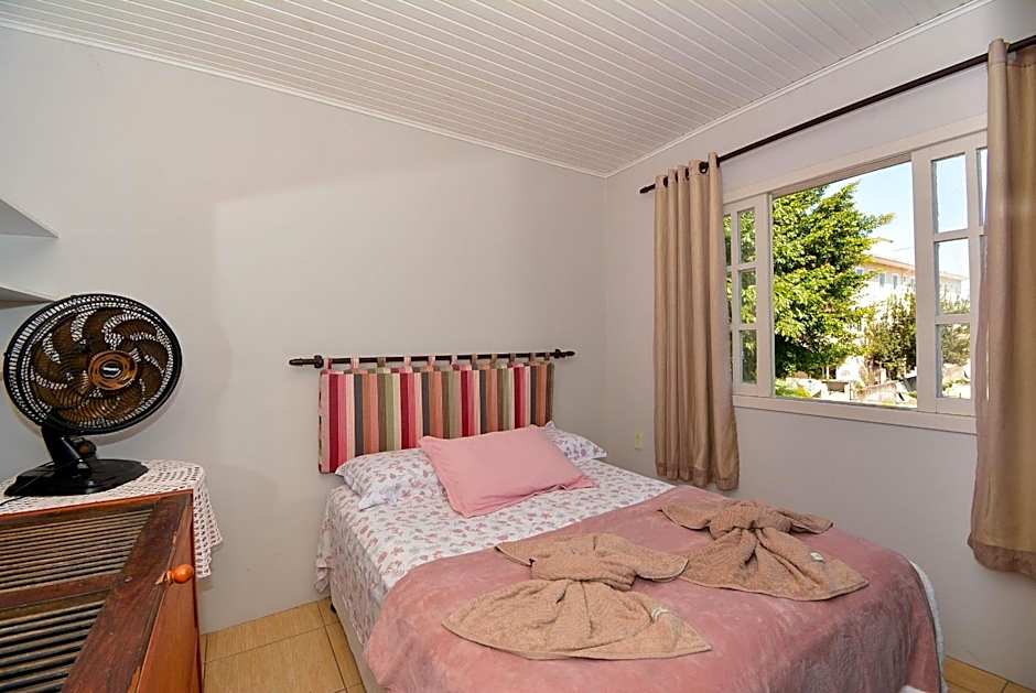 Ampla Casa com Piscina Ponta do Papagaio - PLH005