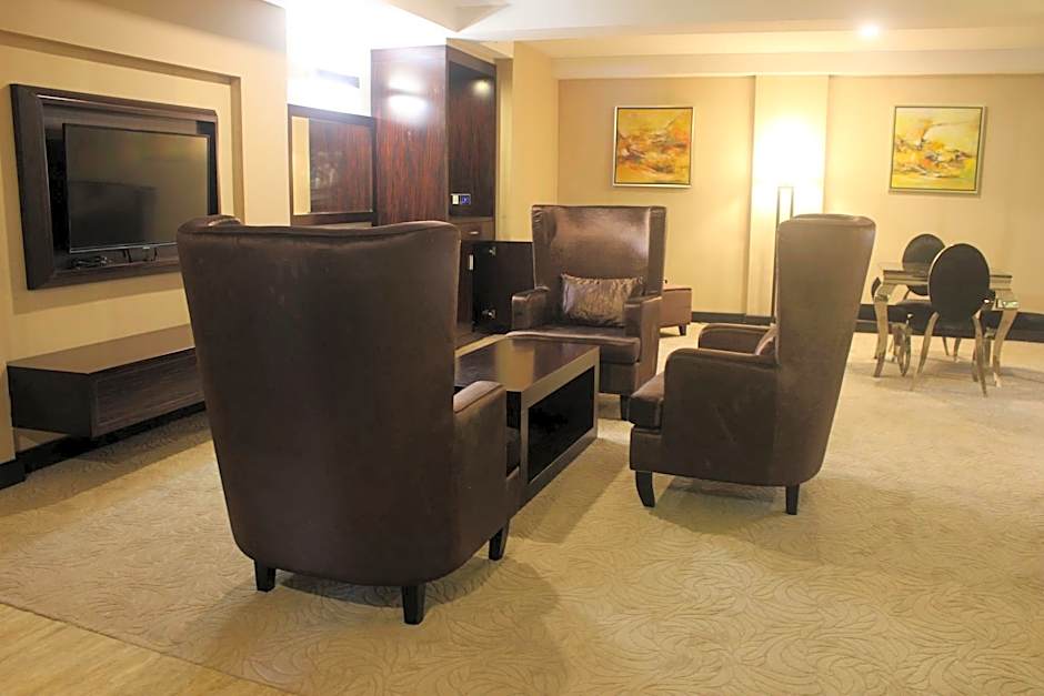 Hotel Royale Signature