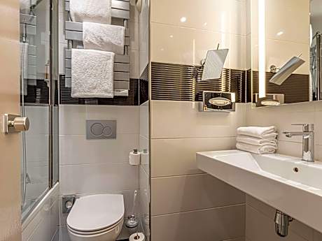 Classic Room with 3 single beds