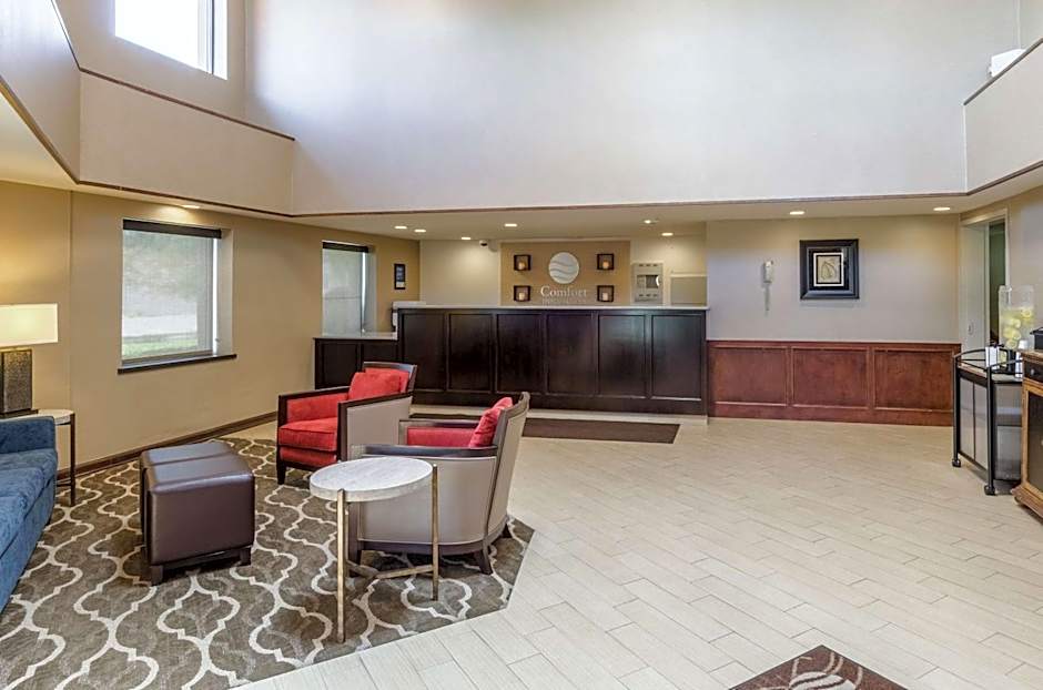 Comfort Inn & Suites West Springfield