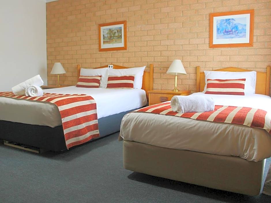 Golden Chain Aalana Motor Inn