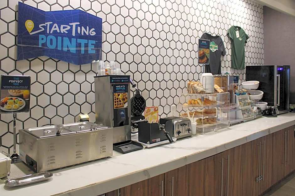 Clarion Pointe Marshall