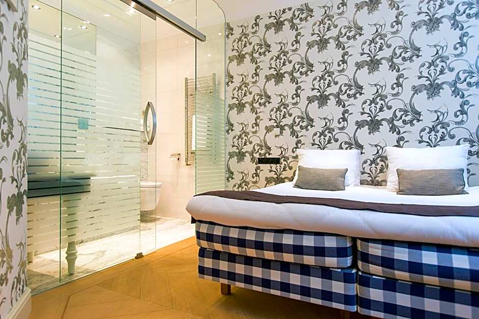 Amsterdam Canal Hotel