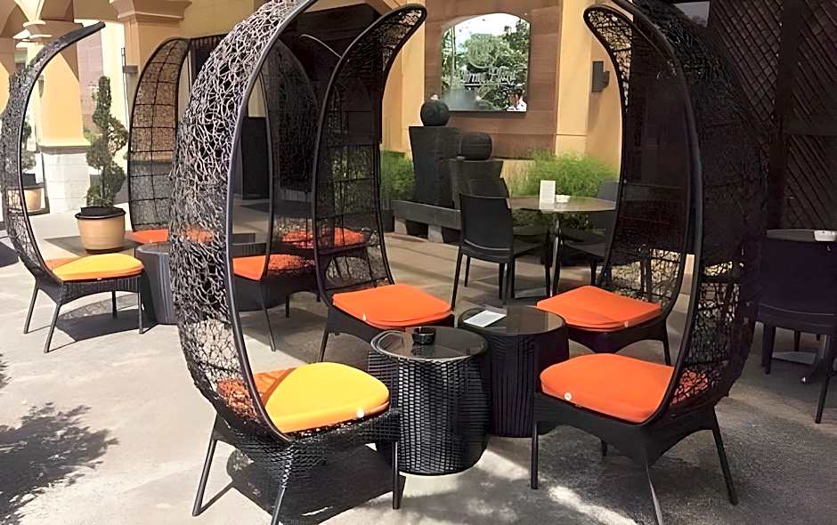 Spring Plaza Hotel