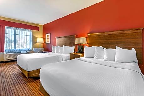 Queen Room with Two Queen Beds and Bath Tub - Disability Access