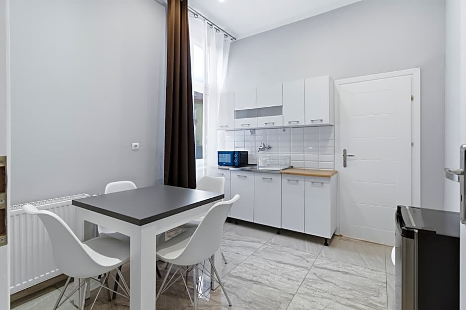 Queen Apartments