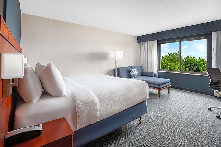 Courtyard by Marriott Manchester-Boston Regional Airport