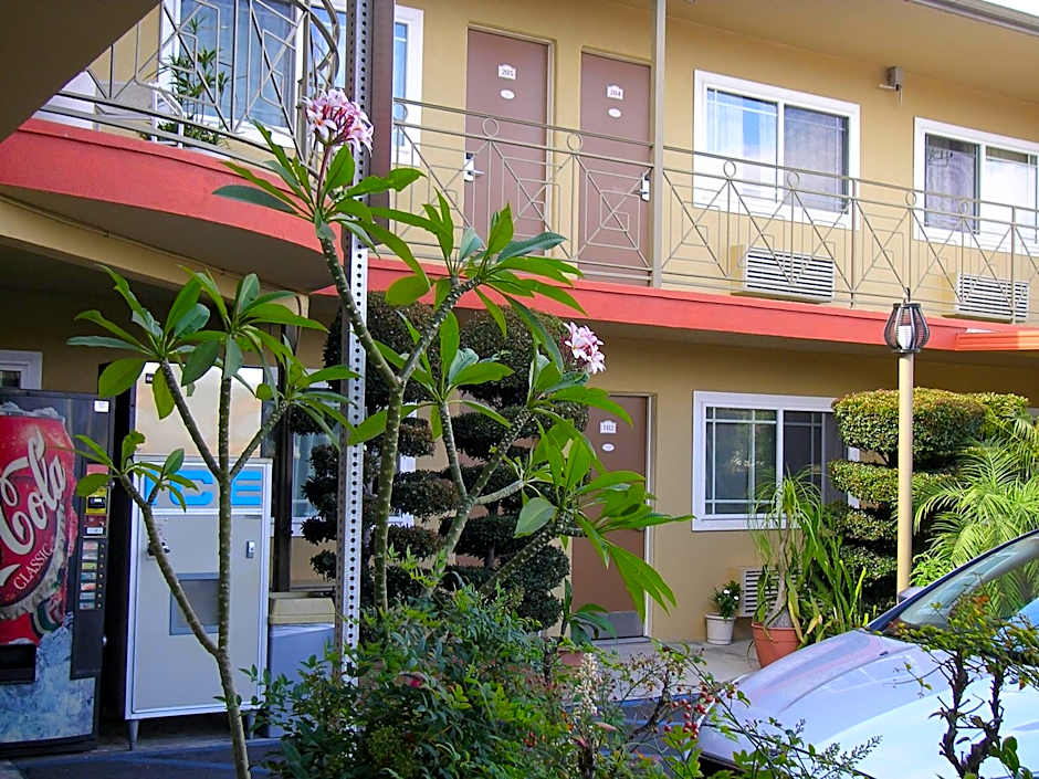 Fullerton Lodge