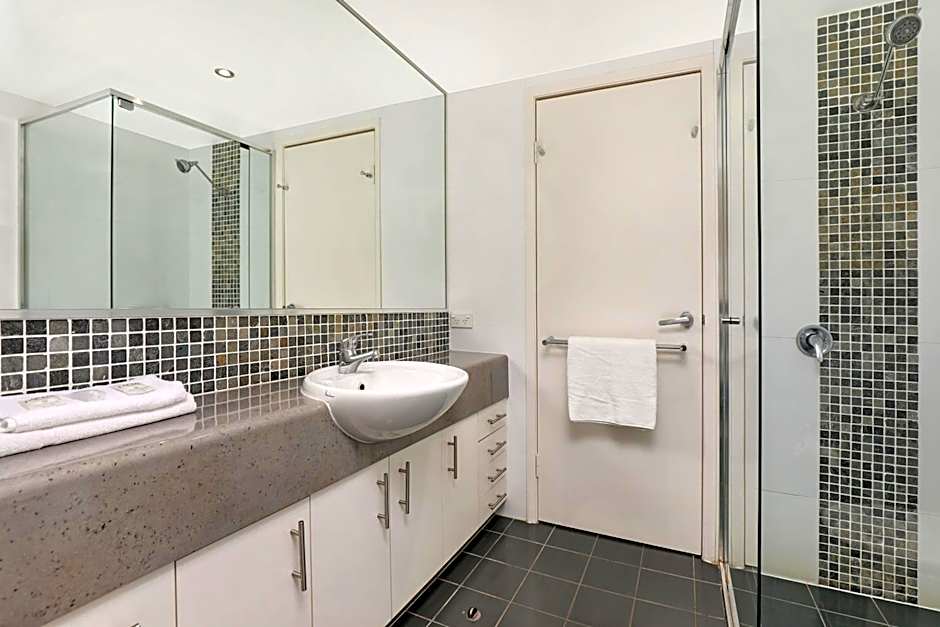 Aqualine Apartments On The Broadwater