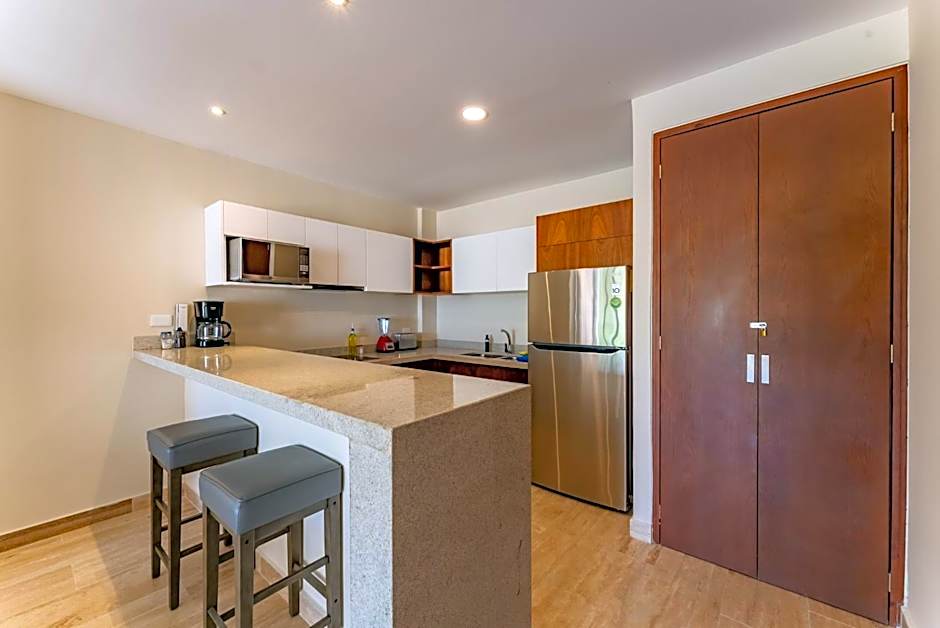 Luxury Apt Gym Jacuzzi WIFI Starlink