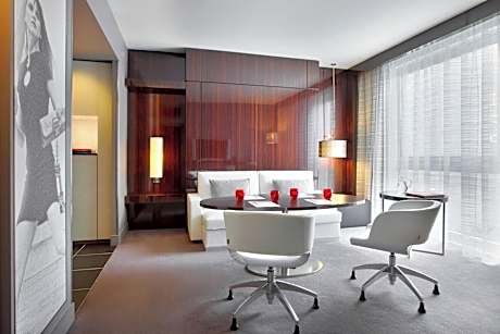 Senior Suite, 1 Bedroom (1 King Bed)