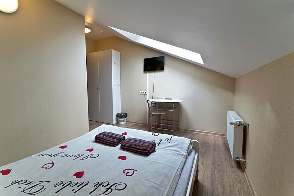 Happy Hotel