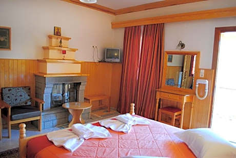 Double Room with Fireplace and Spa Bath
