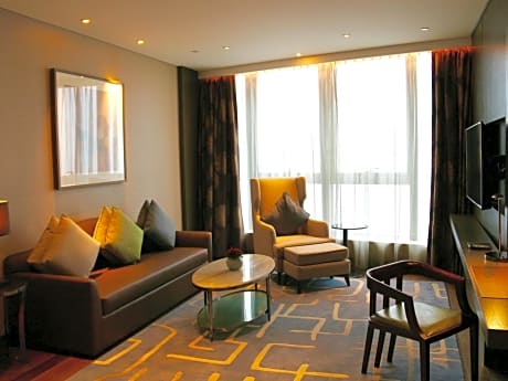 Prestige King Suite with Club Access and City View