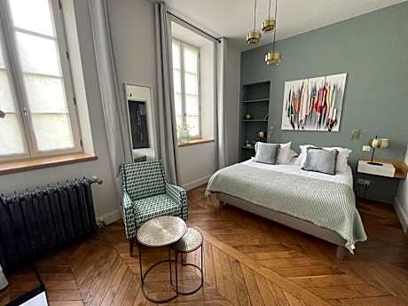 Three-Bedroom Deluxe Apartment