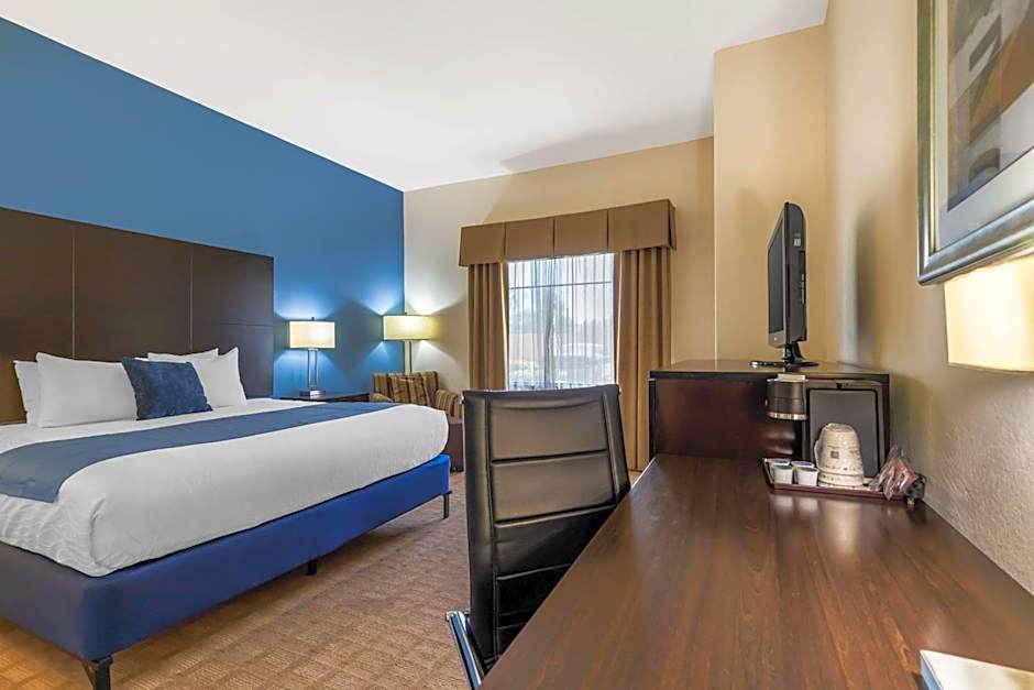 Best Western Plus Lytle Inn And Suites