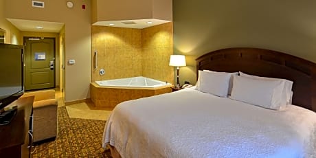 1 King Bed With Whirlpool Nonsmoking