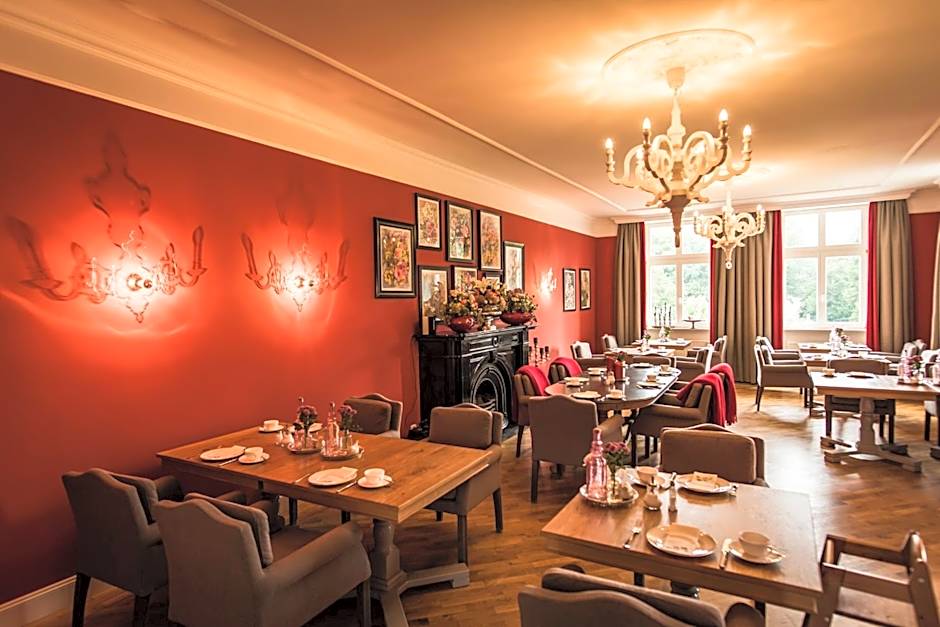 Schloss Kaarz mit Park