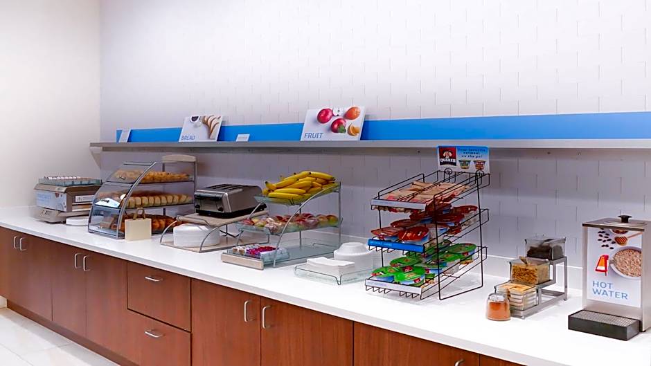 Holiday Inn Express St. Petersburg North / I-275 By IHG