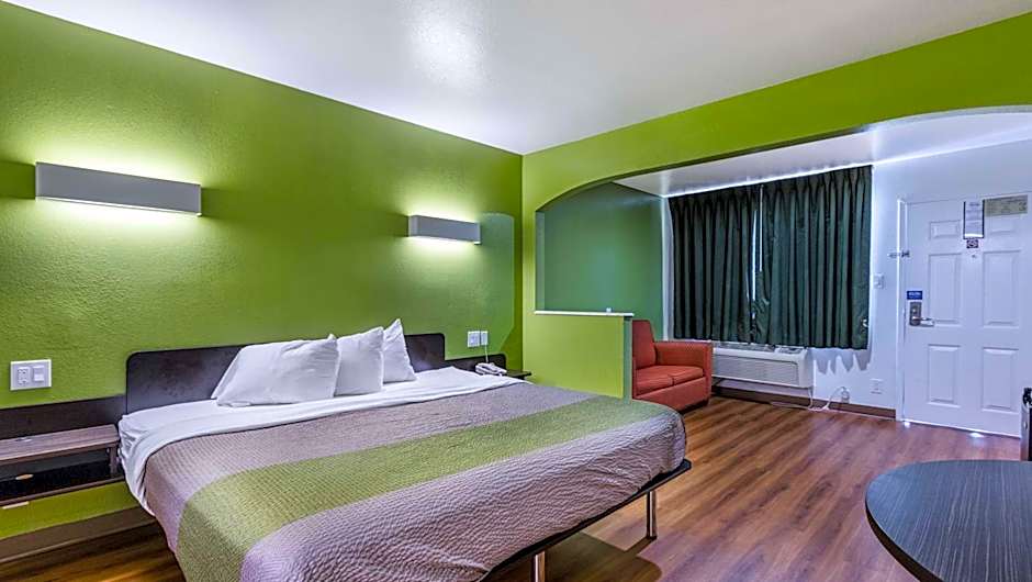 Motel 6-San Marcos, TX - North