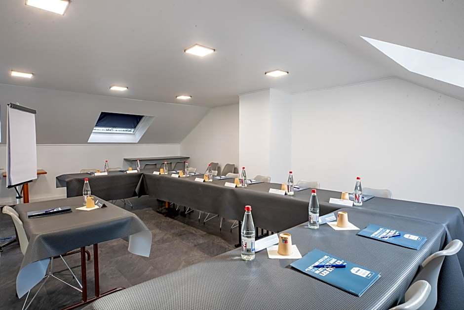 KYRIAD VALENCIENNES SUD - Rouvignies