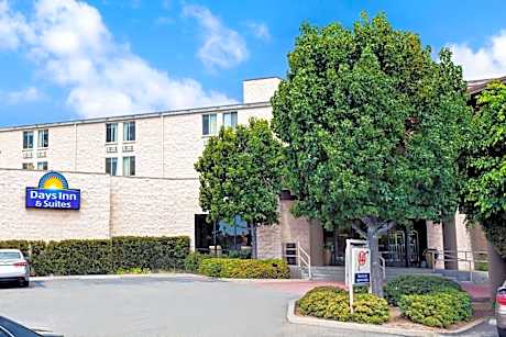 Days Inn & Suites by Wyndham Fullerton