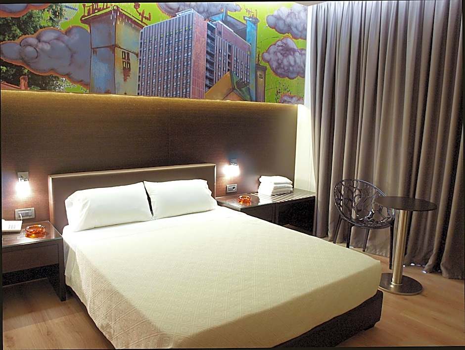 Photo 1 of 7 of Single Room