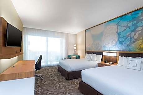 Superior with Balcony, Guest room, 2 Queen, City view