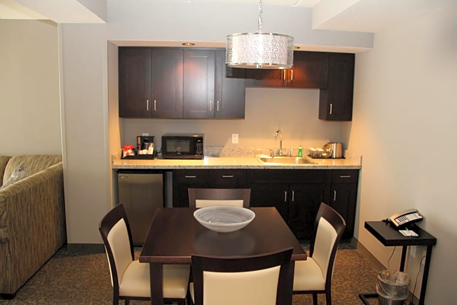 Holiday Inn and Suites East Peoria, an IHG Hotel