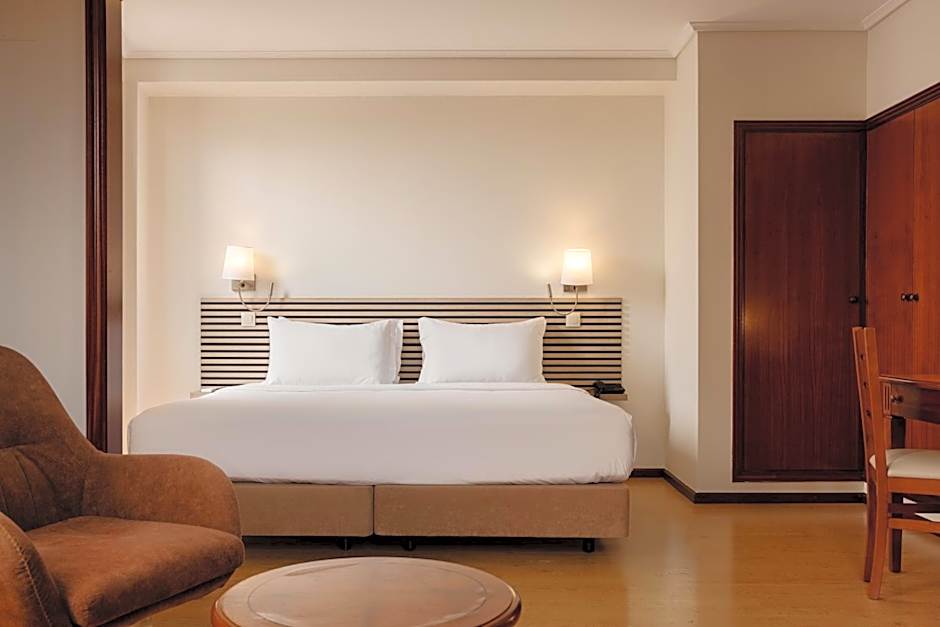 Photo 1 of 7 of Superior 1 King Bed