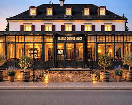 Brauerei Gasthaus Lohhof im Münchner Norden, direkt an der S1, nähe vom Flughafen, Zentrum, A92, Allianz Arena, Ruderregatta und Schießanlage G- Hochbrück entfernt, Internationale Küche