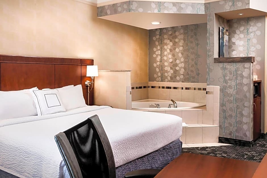 Courtyard by Marriott Kansas City Shawnee
